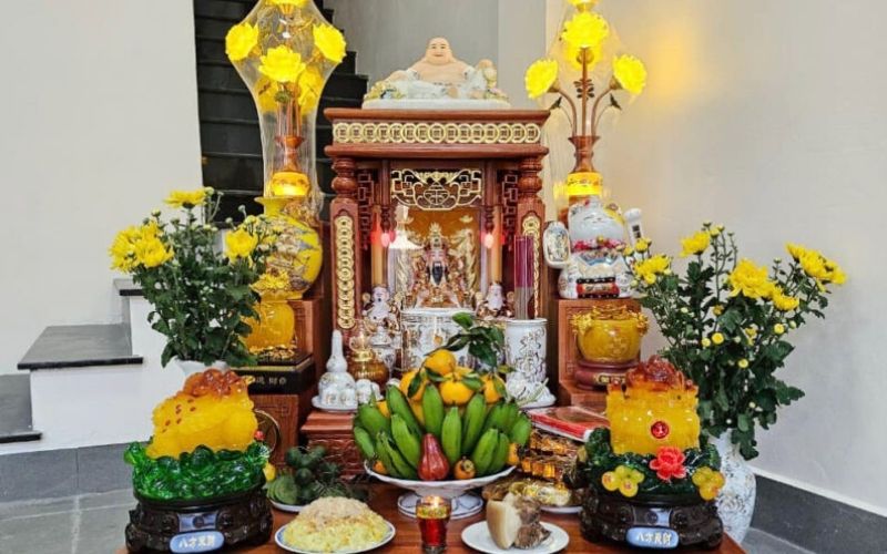 Chọn hướng bàn thờ Thần tài chuẩn cho nam mạng Ất Dậu 2005 